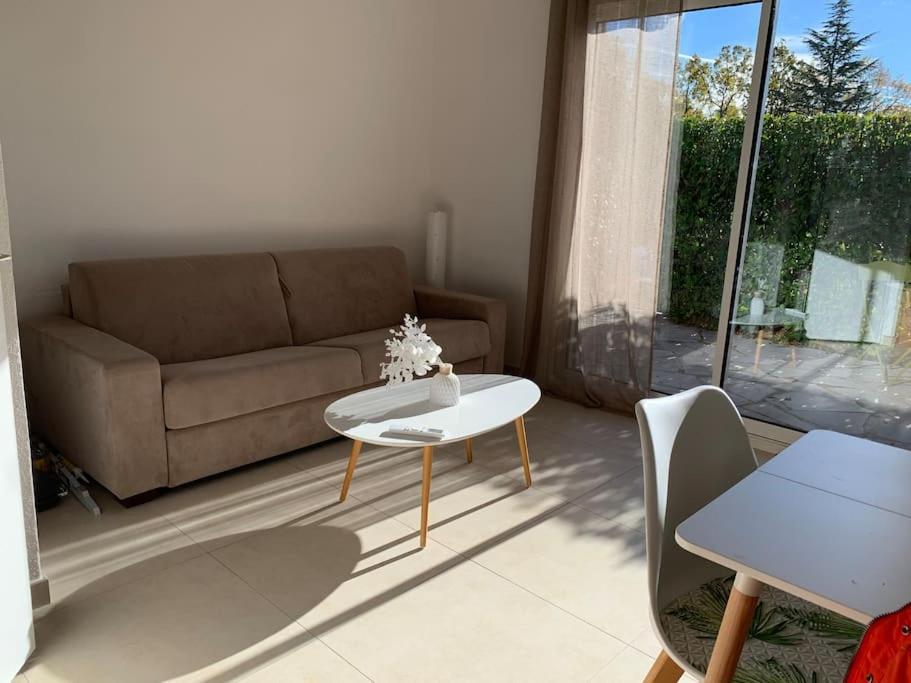 Maisonnette Dans Belle Residence Saint-Vallier-de-Thiey Bagian luar foto